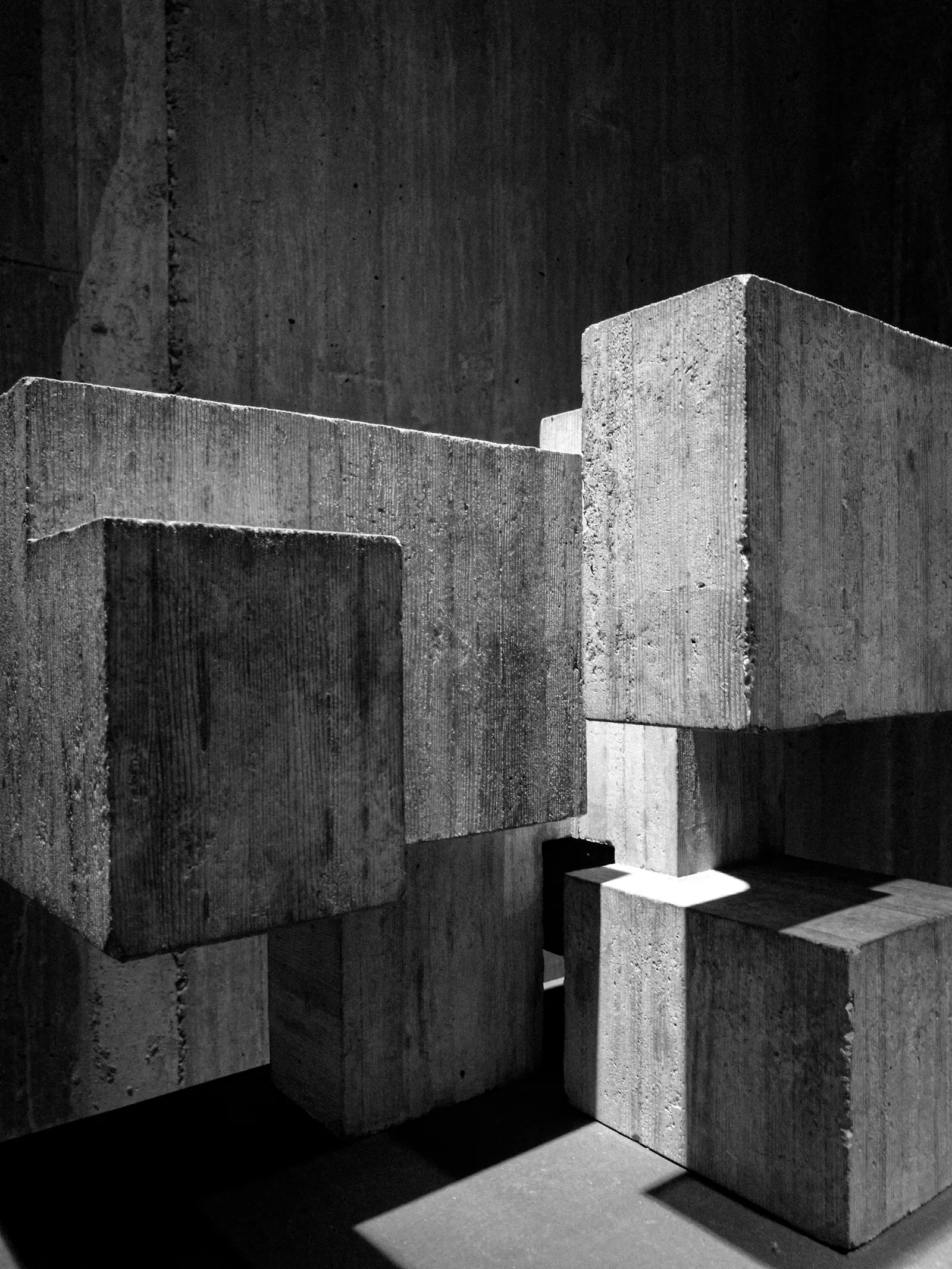 Cantilevered volumes