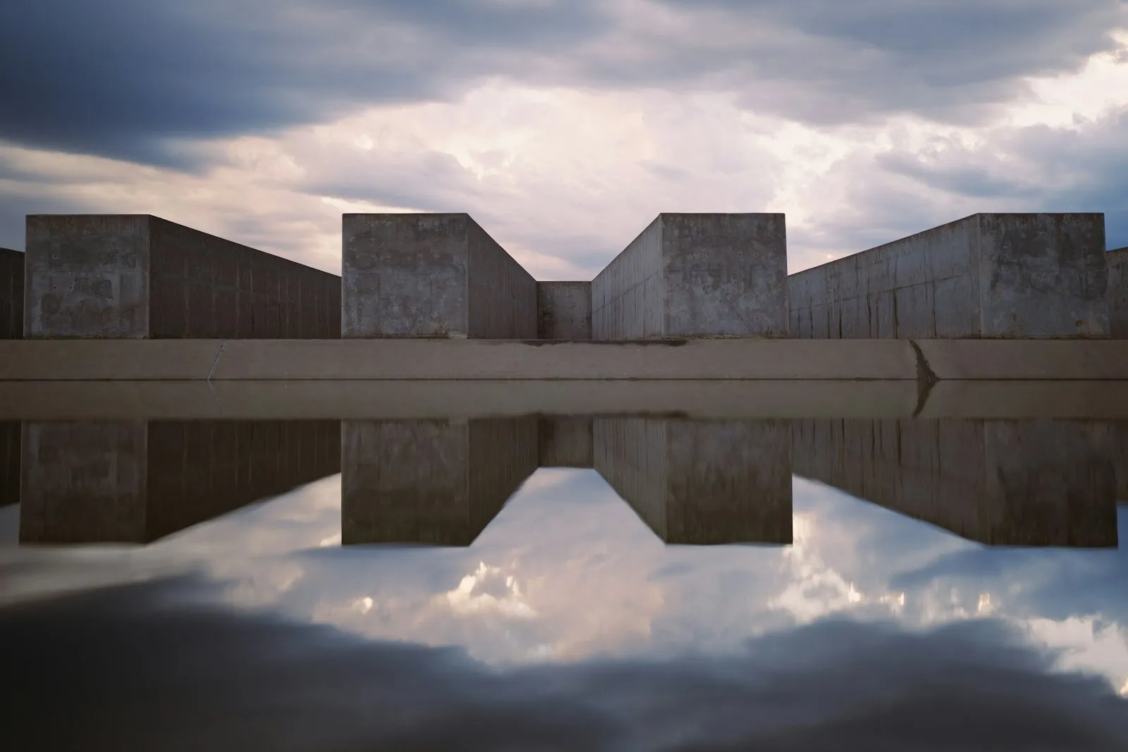 Reflecting pool